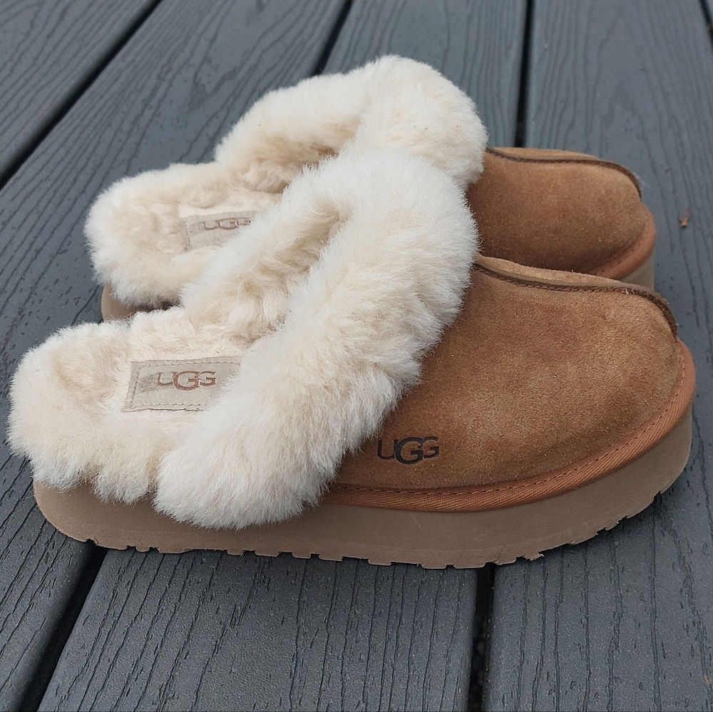 UGG Slippers/Shoes